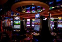 Which casinos support crypto for slots and progressive jackpot games?